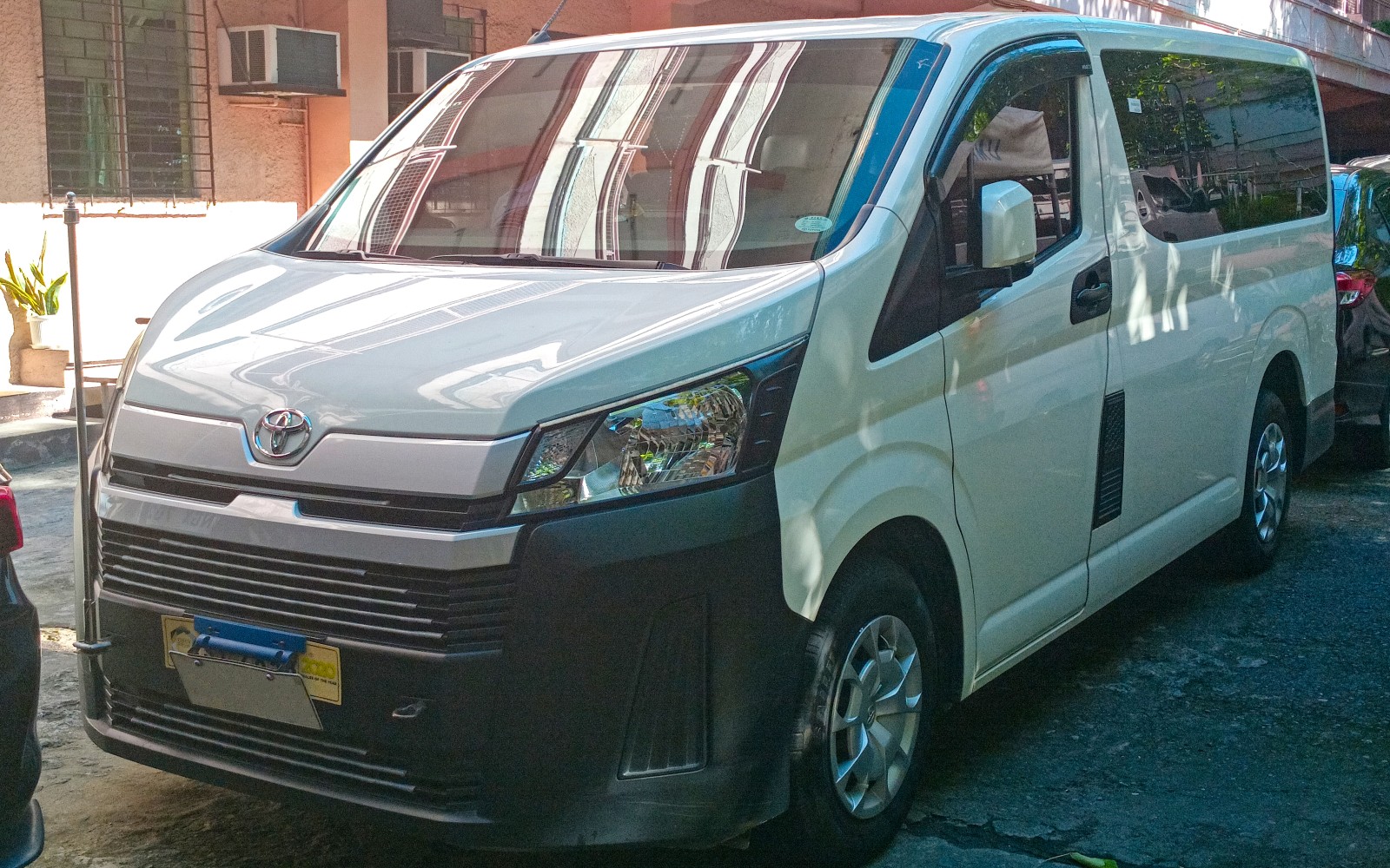Toyota Hiace Premium Luxury – Rombongan